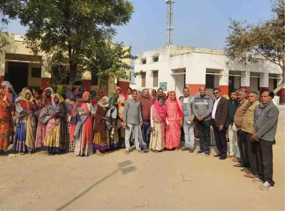 कांकरवा में मानवता की मिसाल: बाफना परिवार ने 150 जरूरतमंदों को बांटे कंबल, कड़कड़ाती ठंड में मिली राहत