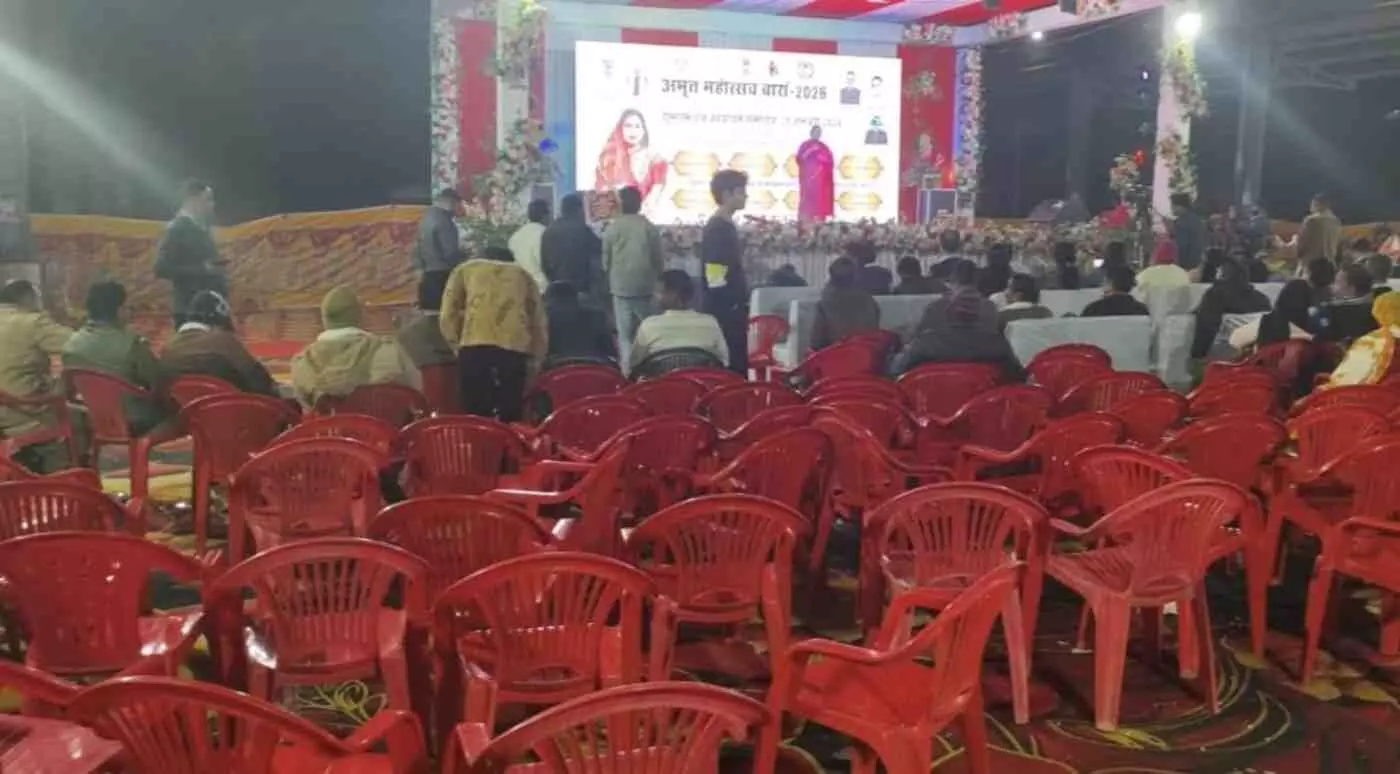 बारां में अमृत महोत्सव के आगाज पर अव्यवस्था का विष: भूख से बिलखते मासूम और दो घंटे तक खाली कुर्सियां निहारता प्रशासन