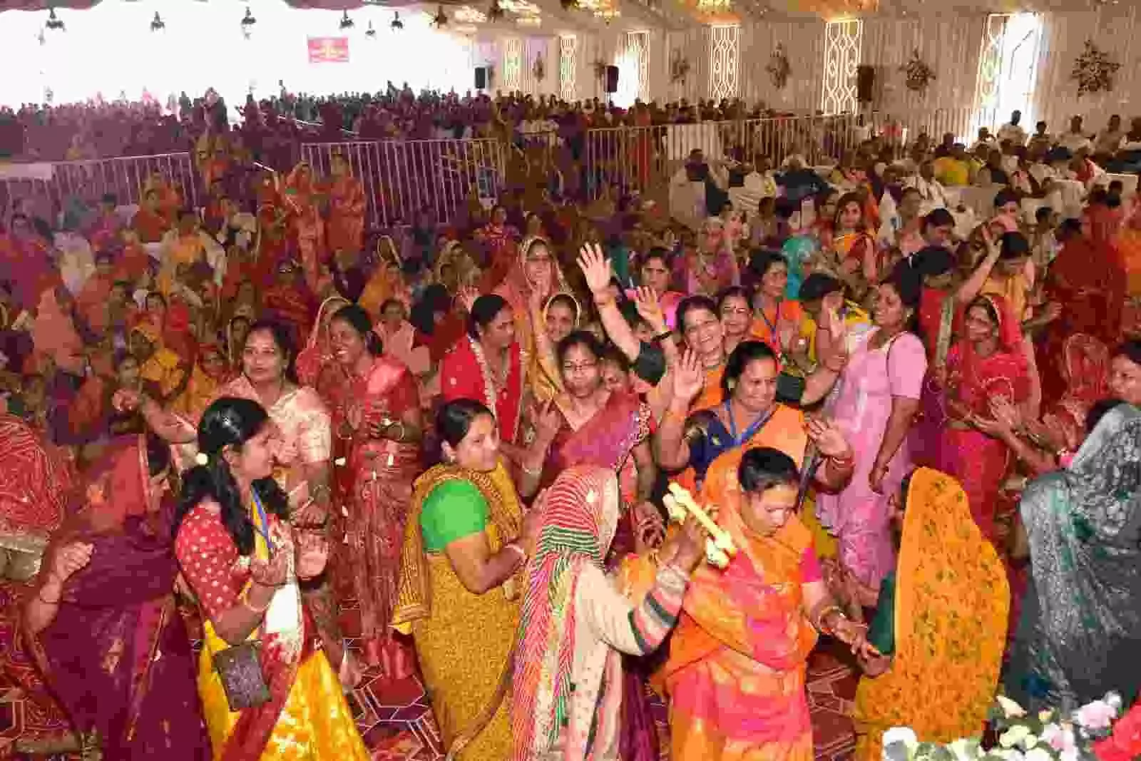 चित्तौड़गढ़ में उमड़ा आस्था का महाकुंभ: उत्तम स्वामी महाराज ने सुनाई काल की महिमा, रुक्मिणी विवाह के उल्लास में झूमे श्रद्धालु