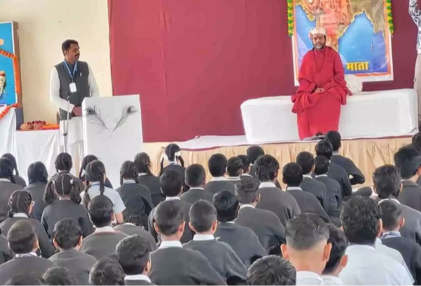 चित्तौड़गढ़: महामंडलेश्वर उत्तम स्वामी महाराज का विद्या निकेतन में आगमन, छात्रों को दिया सफलता का चतुष्कोणीय मंत्र