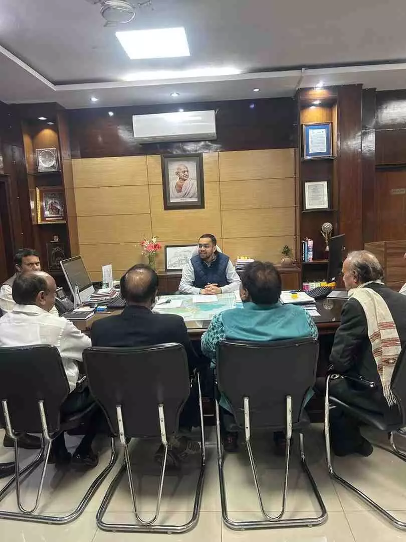 जयपुर के बाजारों की बदलेगी सूरत: आयुक्त डॉ. गौरव सैनी ने स्वच्छता और सुव्यवस्थित व्यापार के लिए कसी कमर