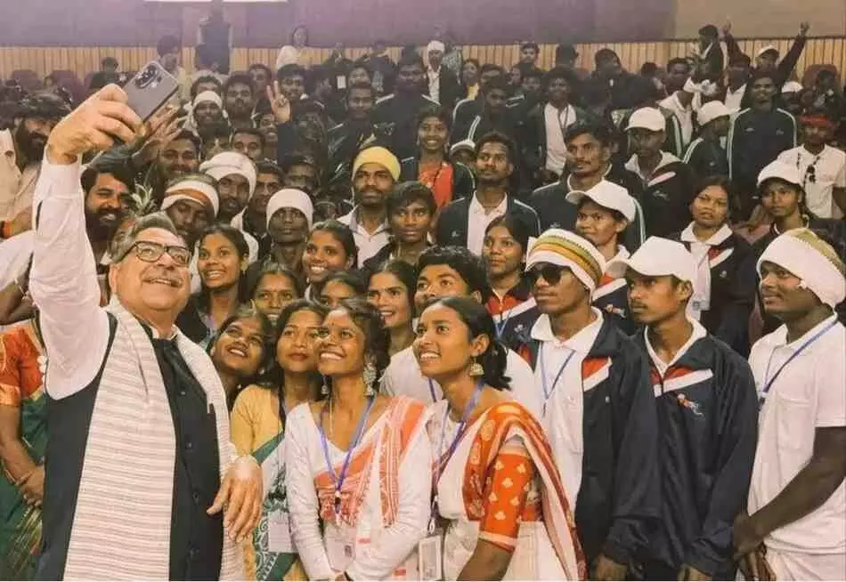 जयपुर में आदिवासी युवाओं का महासंगम: प्रकृति के उपासकों ने भरी विकास की हुंकार, राष्ट्रीय मुख्यधारा से जुड़ने का संकल्प