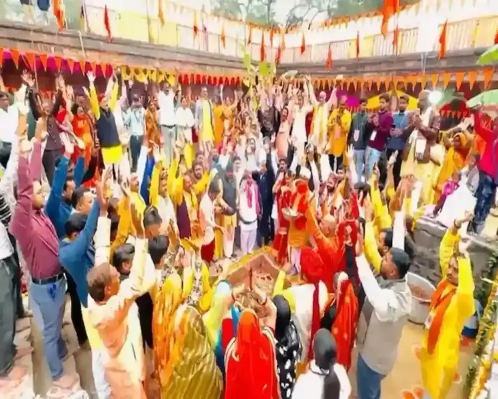 Supreme Court intervenes to end clashes, fixes timings for Saraswati Pujan and Namaz