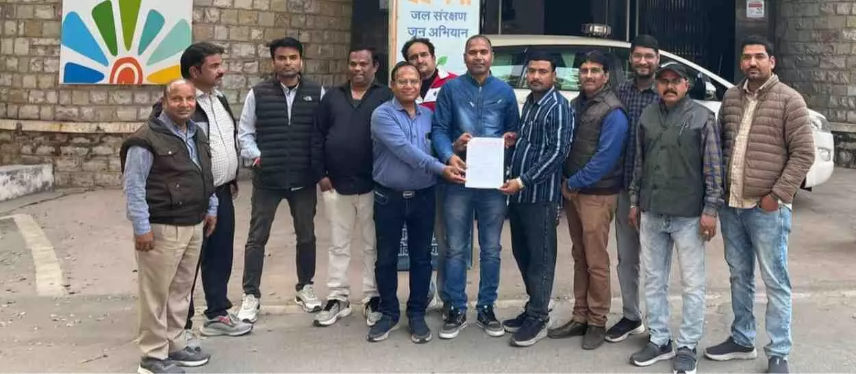 चित्तौड़गढ़: मंत्रालयिक कर्मचारियों का हल्लाबोल, 14 सूत्रीय मांगों को लेकर मुख्यमंत्री के नाम सौंपा ज्ञापन