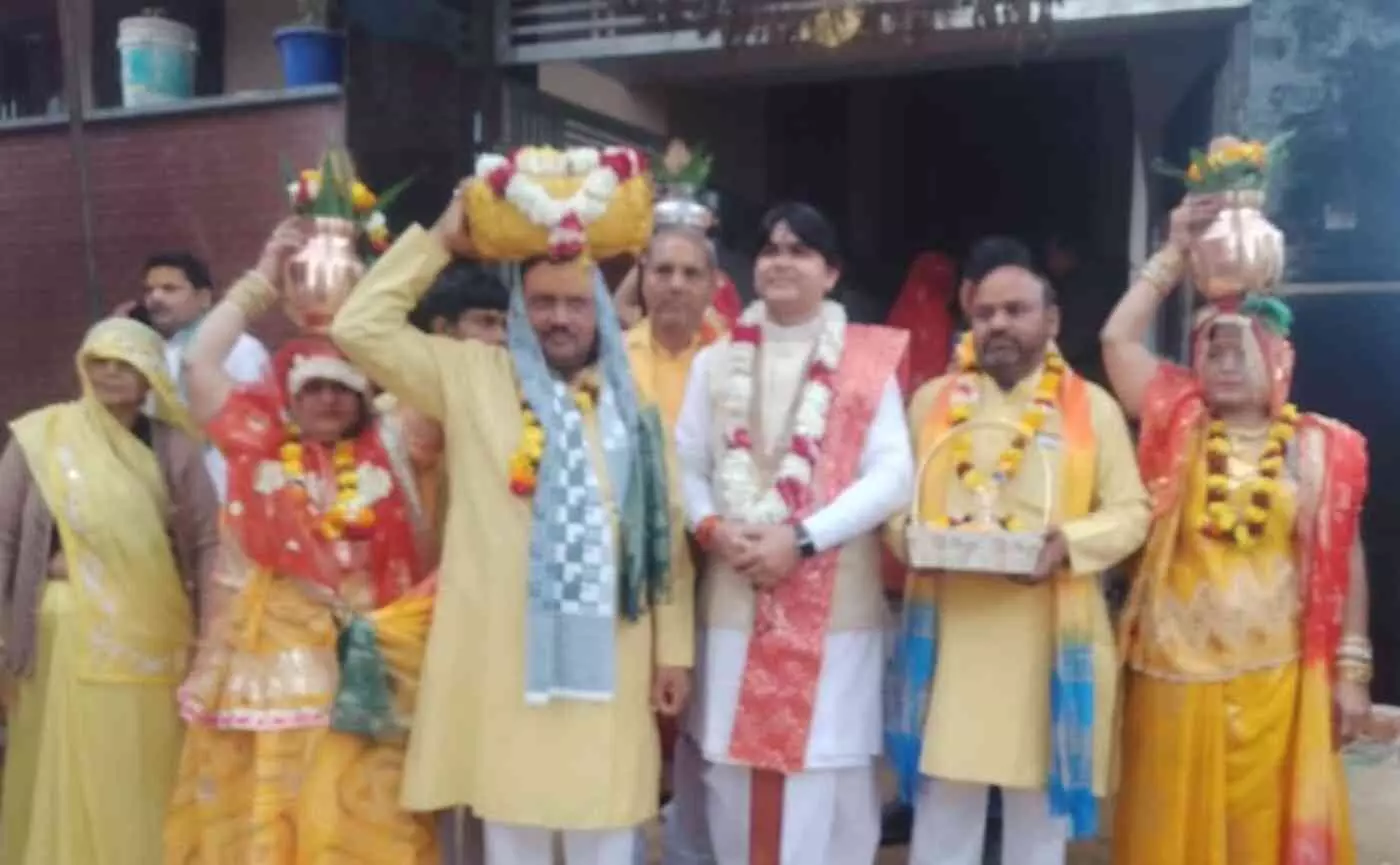 भुसावर में आस्था का सैलाब: रिमझिम बारिश के बीच गूंजे जयकारे, भव्य कलश यात्रा के साथ श्रीमद्भागवत कथा का शंखनाद भुसावर में आस्था का सैलाब: रिमझिम बारिश के बीच गूंजे जयकारे, भव्य कलश यात्रा के साथ श्रीमद्भागवत कथा का शंखनाद
