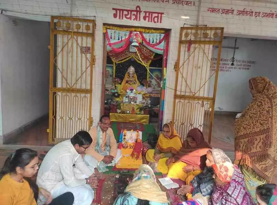 डीग में गूंजा गायत्री मंत्र: बसंत पंचमी पर महायज्ञ के साथ मना युग ऋषि का आध्यात्मिक जन्मोत्सव