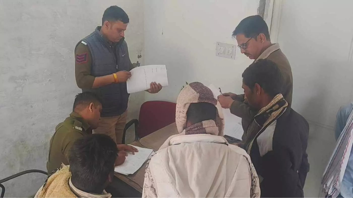 प्रतापगढ़: हाउसिंग बोर्ड में सन्नाटे को चीरती चीख, फंदे पर झूलता मिला कॉलेज छात्र का शव प्रतापगढ़: हाउसिंग बोर्ड में सन्नाटे को चीरती चीख, फंदे पर झूलता मिला कॉलेज छात्र का शव