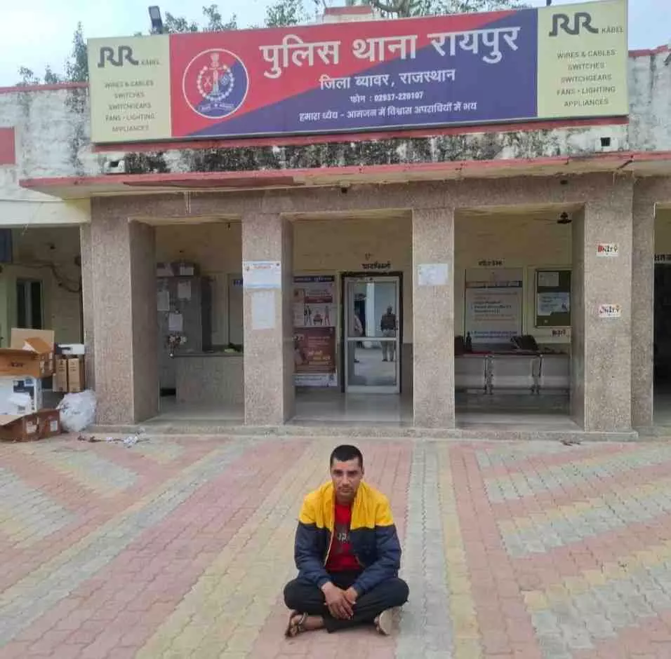 ब्यावर पुलिस की बड़ी कामयाबी: 5 साल से छका रहा 138 किलो डोडा पोस्त तस्करी का आरोपी आखिरकार रायपुर पुलिस के हत्थे चढ़ा ब्यावर पुलिस की बड़ी कामयाबी: 5 साल से छका रहा 138 किलो डोडा पोस्त तस्करी का आरोपी आखिरकार रायपुर पुलिस के हत्थे चढ़ा