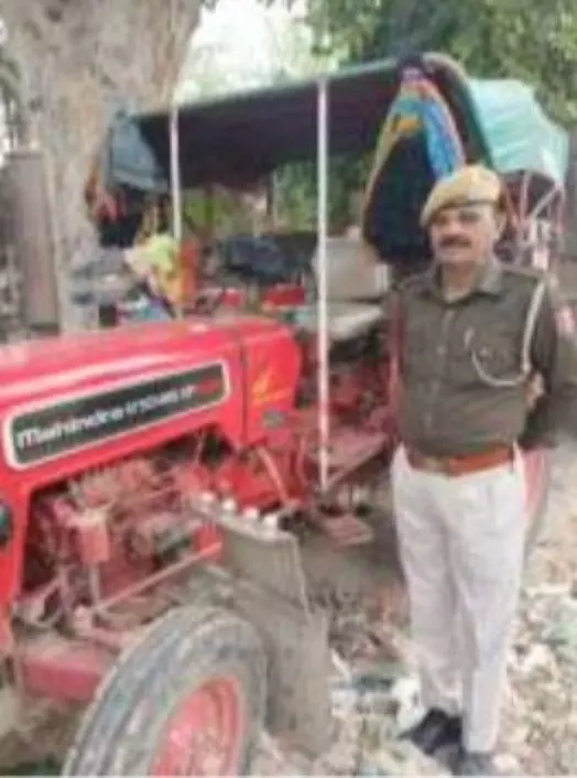सवाई माधोपुर में पुलिस का बड़ा एक्शन: बनास की बजरी का अवैध परिवहन थमा, घेराबंदी देख ट्रैक्टर छोड़ भागा चालक