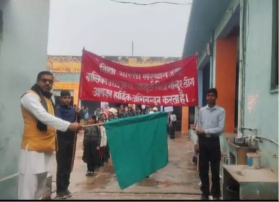 डीग में गूंजा जय हिंद का उद्घोष: आदर्श विद्या मंदिर के छात्रों ने शौर्य संचलन से किया नेताजी को नमन
