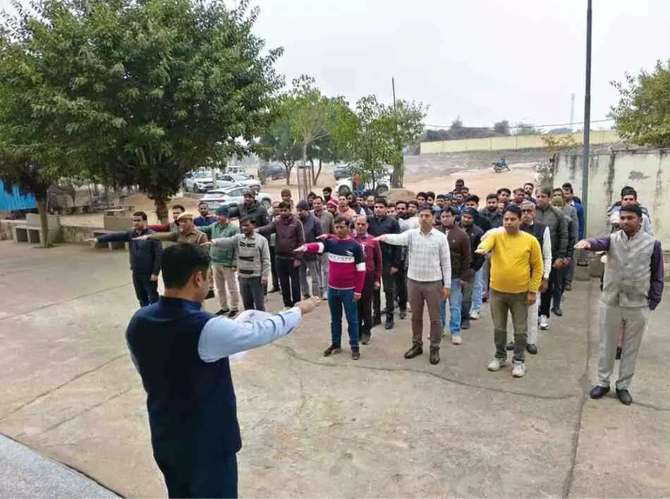 डीग में गूंजा लोकतंत्र का उद्घोष: जिला निर्वाचन अधिकारी उत्सव कौशल ने दिलाई शपथ, कार्मिकों ने लिया निष्पक्ष मतदान का महासंकल्प