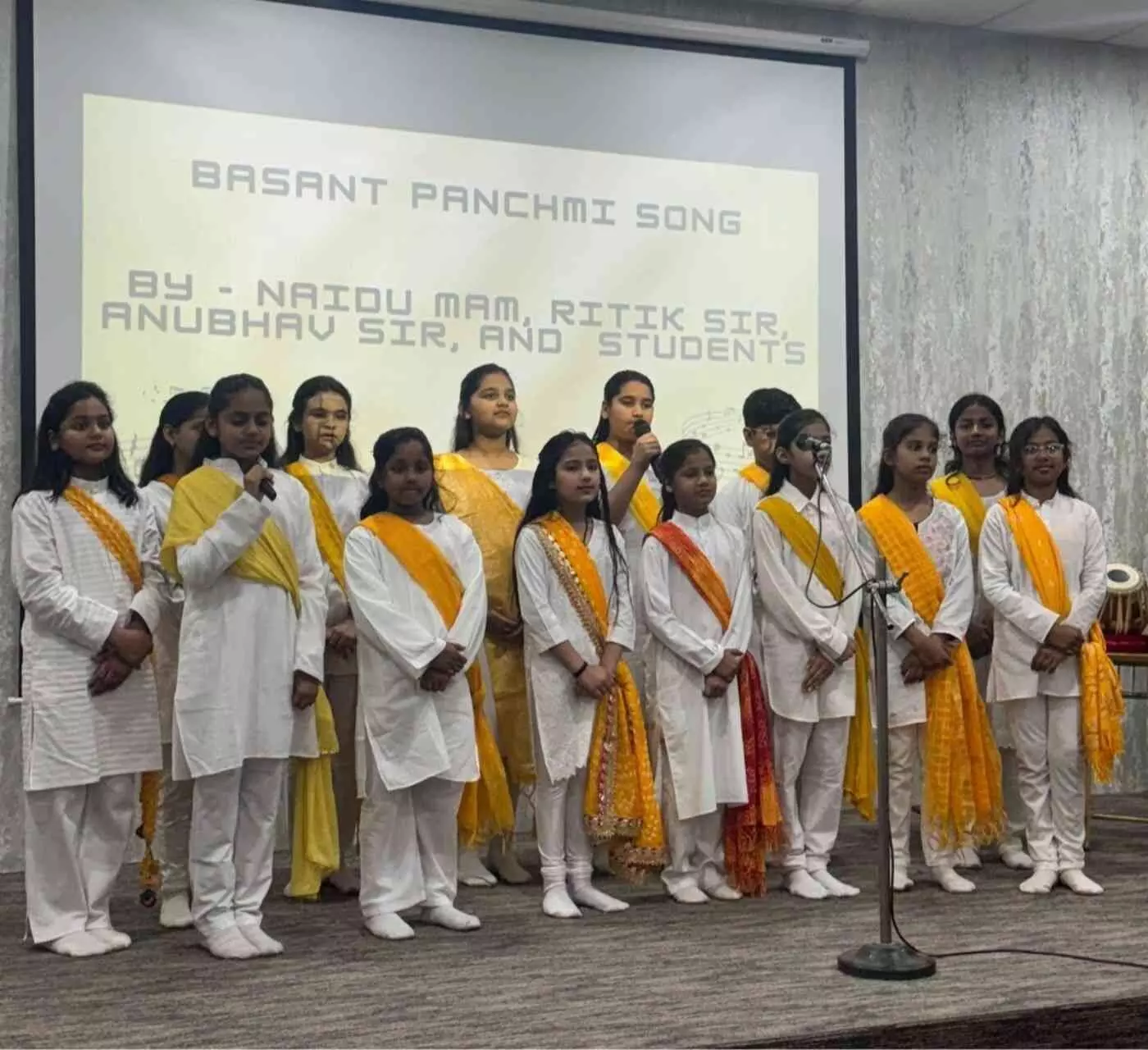 जयपुर के एमपीएस इंटरनेशनल में बसंत पंचमी की धूम: पीले परिधानों में सजे नौनिहालों ने बिखेरी भारतीय संस्कृति की छटा