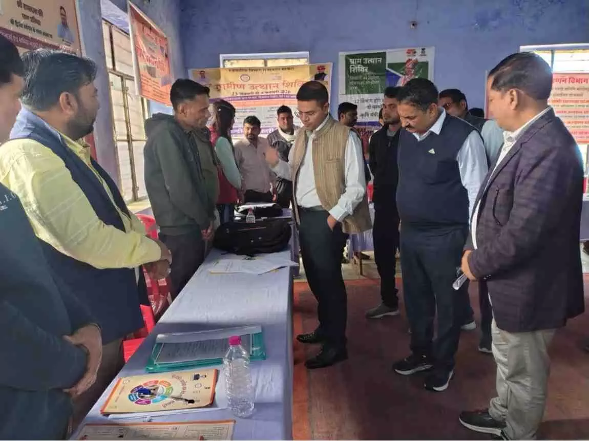 दौसा में ग्राम उत्थान शिविरों का शंखनाद: किसानों की दहलीज पर पहुंची सरकार, पीचूपाड़ा खुर्द में कलक्टर ने खुद संभाली कमान दौसा में ग्राम उत्थान शिविरों का शंखनाद: किसानों की दहलीज पर पहुंची सरकार, पीचूपाड़ा खुर्द में कलक्टर ने खुद संभाली कमान