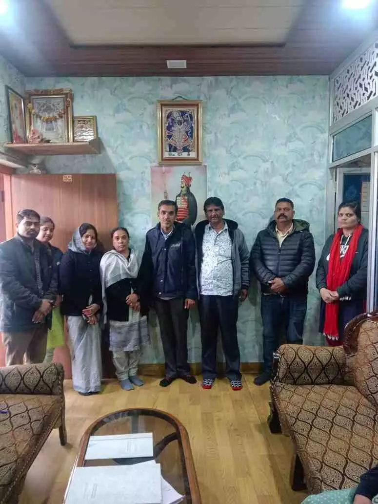 देवगढ़ में निजी स्कूलों का शंखनाद: 30 जनवरी के महाआंदोलन के लिए संचालकों ने कसी कमर, डोर-टू-डोर संपर्क से बढ़ी हलचल