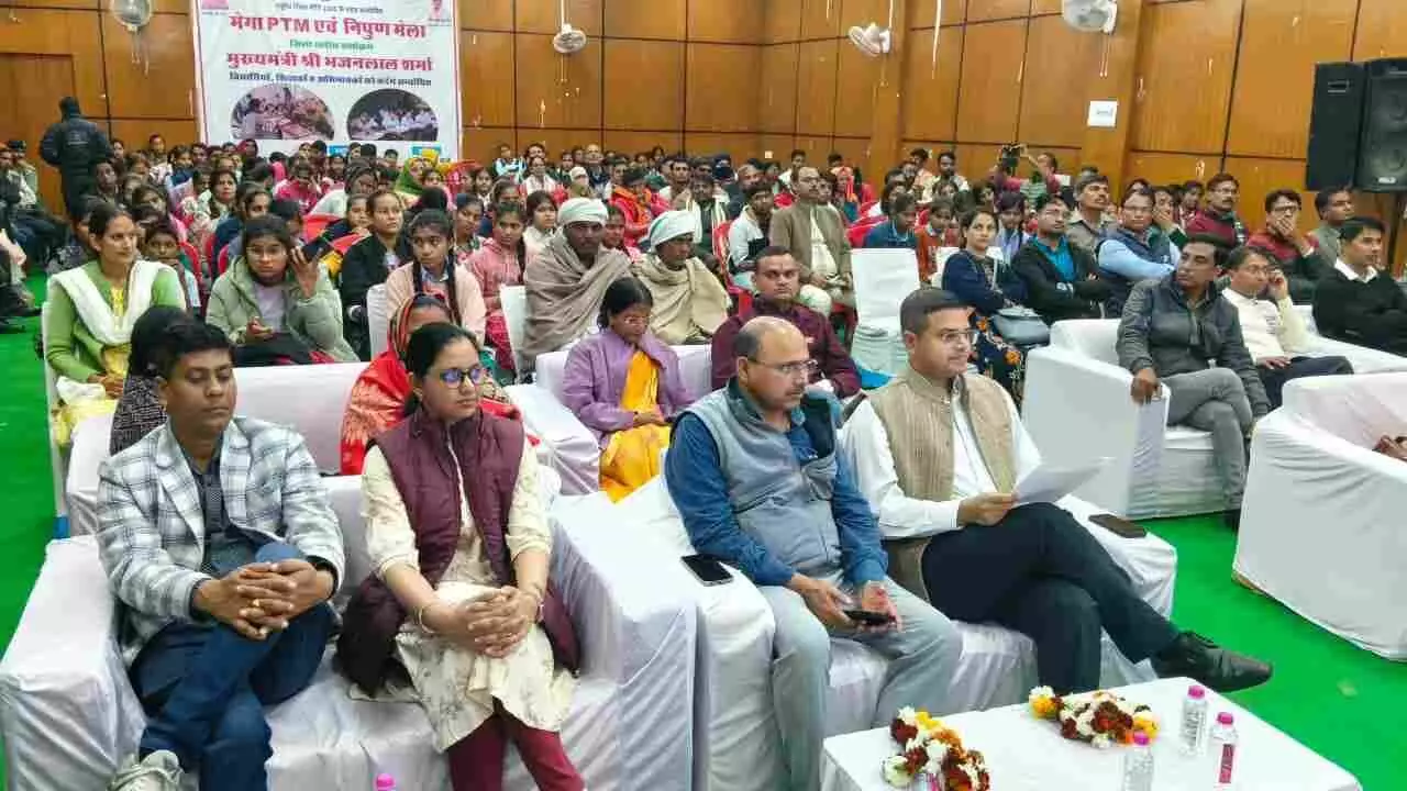 बसंत पंचमी पर दौसा में शिक्षा और सामाजिक सुरक्षा का संदेश, डीबीटी से करोड़ों की राशि हस्तांतरित