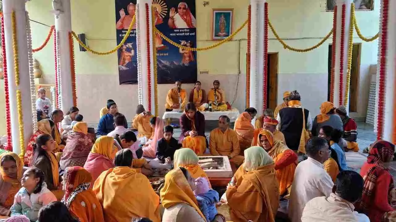 चित्तौड़गढ़ में बसंत पंचमी पर गूंजे वेद मंत्र: गायत्री शक्तिपीठ में भक्ति और संस्कारों का अनूठा संगम चित्तौड़गढ़ में बसंत पंचमी पर गूंजे वेद मंत्र: गायत्री शक्तिपीठ में भक्ति और संस्कारों का अनूठा संगम