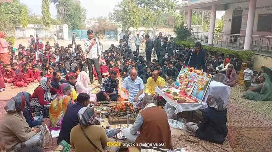 वल्लभनगर के विद्या निकेतन में गूंजा सरस्वती वंदना का स्वर, 45 नन्हे हाथों ने ओम लिखकर किया शिक्षा का शंखनाद वल्लभनगर के विद्या निकेतन में गूंजा सरस्वती वंदना का स्वर, 45 नन्हे हाथों ने ओम लिखकर किया शिक्षा का शंखनाद
