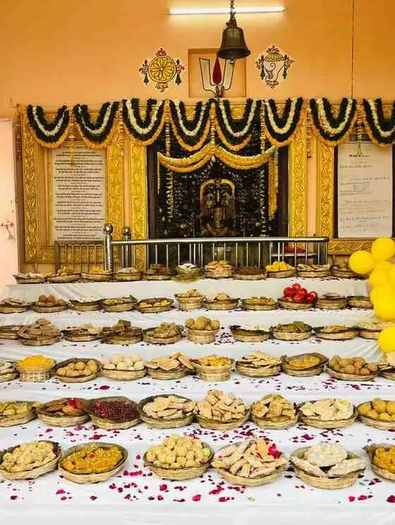 भीलवाड़ा में उमड़ा आस्था का महासागर: दक्षिण भारतीय वैभव के बीच तिरुपति बालाजी का ऐतिहासिक पाटोत्सव संपन्न, पहली बार लगा छप्पन भोग भीलवाड़ा में उमड़ा आस्था का महासागर: दक्षिण भारतीय वैभव के बीच तिरुपति बालाजी का ऐतिहासिक पाटोत्सव संपन्न, पहली बार लगा छप्पन भोग