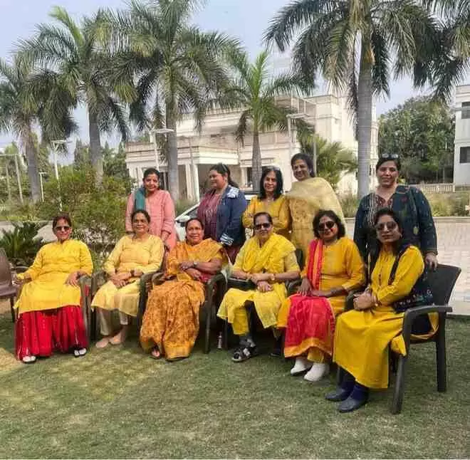 भीलवाड़ा: पीले फूलों की महक और भजनों की गूंज, उड़ान क्लब ने मां शारदे के चरणों में अर्पित की बसंत की पहली दस्तक भीलवाड़ा: पीले फूलों की महक और भजनों की गूंज, उड़ान क्लब ने मां शारदे के चरणों में अर्पित की बसंत की पहली दस्तक