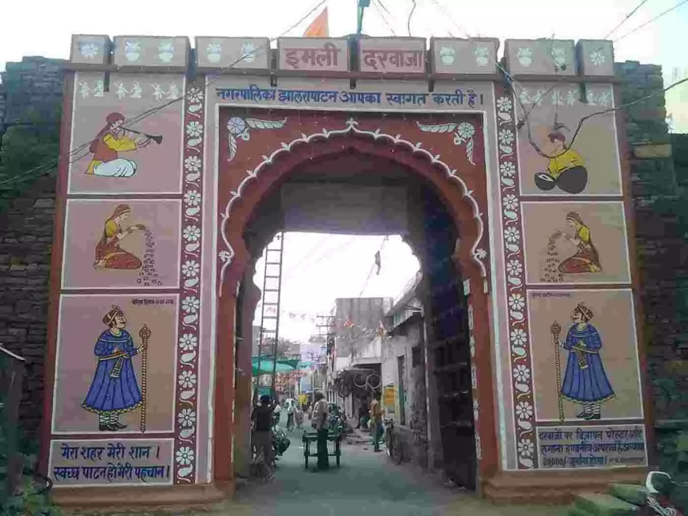 झालरापाटन: कला का अपमान या व्यवस्था की बेरुखी? पाई-पाई को मोहताज हुए मशहूर जुगनू पेंटर लौटाएंगे अपने सम्मान