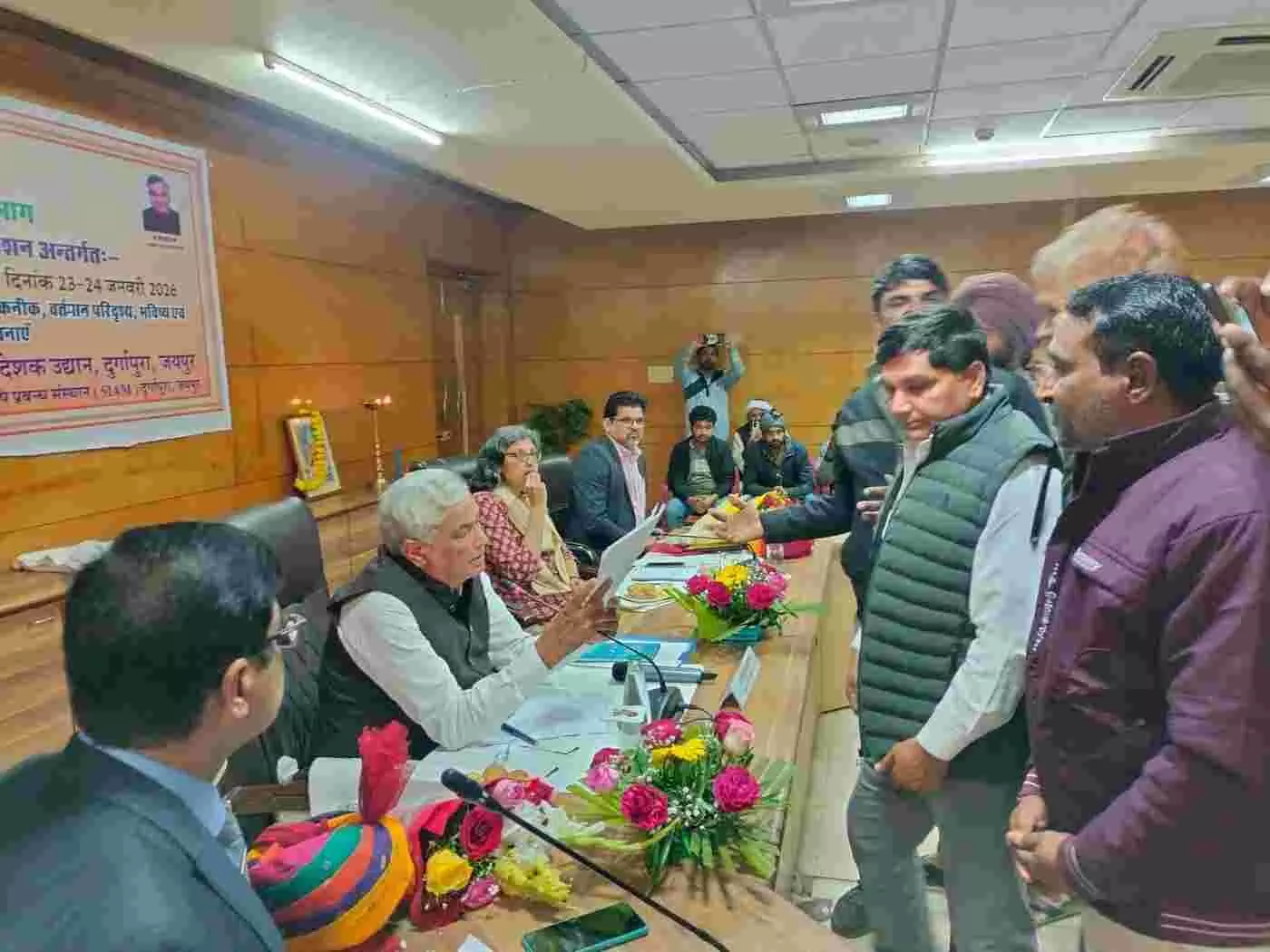 जयपुर से बड़ी खबर: राजस्थान बनेगा देश का हनी हब, डॉ. किरोड़ी लाल मीणा ने किया किसानों की आय दोगुनी करने का शंखनाद