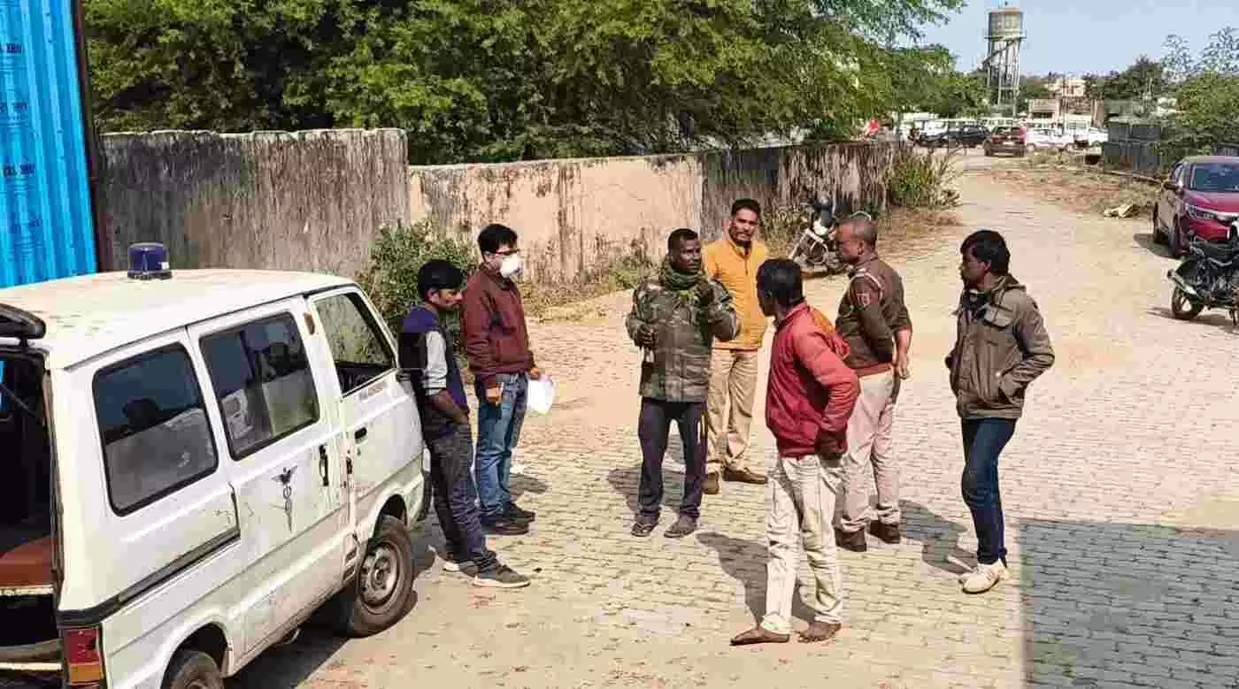 प्रतापगढ़: बड़ोदिया गांव के कुएं में मिला लापता किशोरी का शव, तीन दिन बाद मची सनसनी, जांच में जुटी FSL टीम प्रतापगढ़: बड़ोदिया गांव के कुएं में मिला लापता किशोरी का शव, तीन दिन बाद मची सनसनी, जांच में जुटी FSL टीम