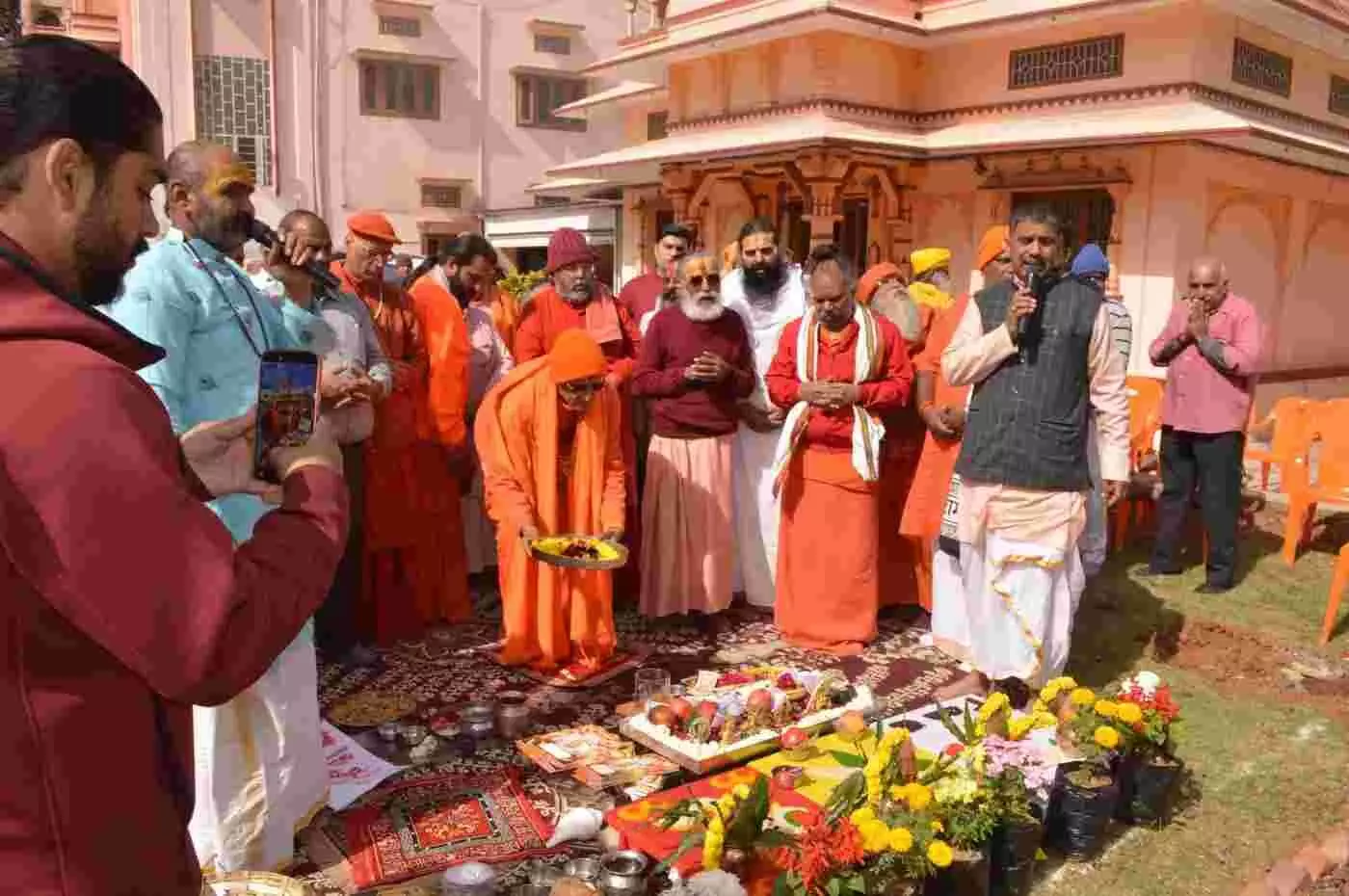 भीलवाड़ा में गूंजा सनातन का उद्घोष: संतों के सानिध्य में सनातन मंगल महोत्सव का भव्य शंखनाद, भूमि पूजन और धर्मध्वजा स्थापना के साथ भक्ति का ज्वार