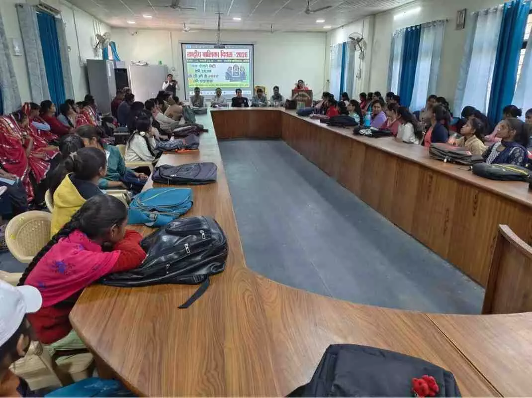 करौली में गूँजी बेटियों की हुंकार: विकसित भारत के सपने को पंख दे रहा राष्ट्रीय बालिका दिवस का भव्य आयोजन करौली में गूँजी बेटियों की हुंकार: विकसित भारत के सपने को पंख दे रहा राष्ट्रीय बालिका दिवस का भव्य आयोजन