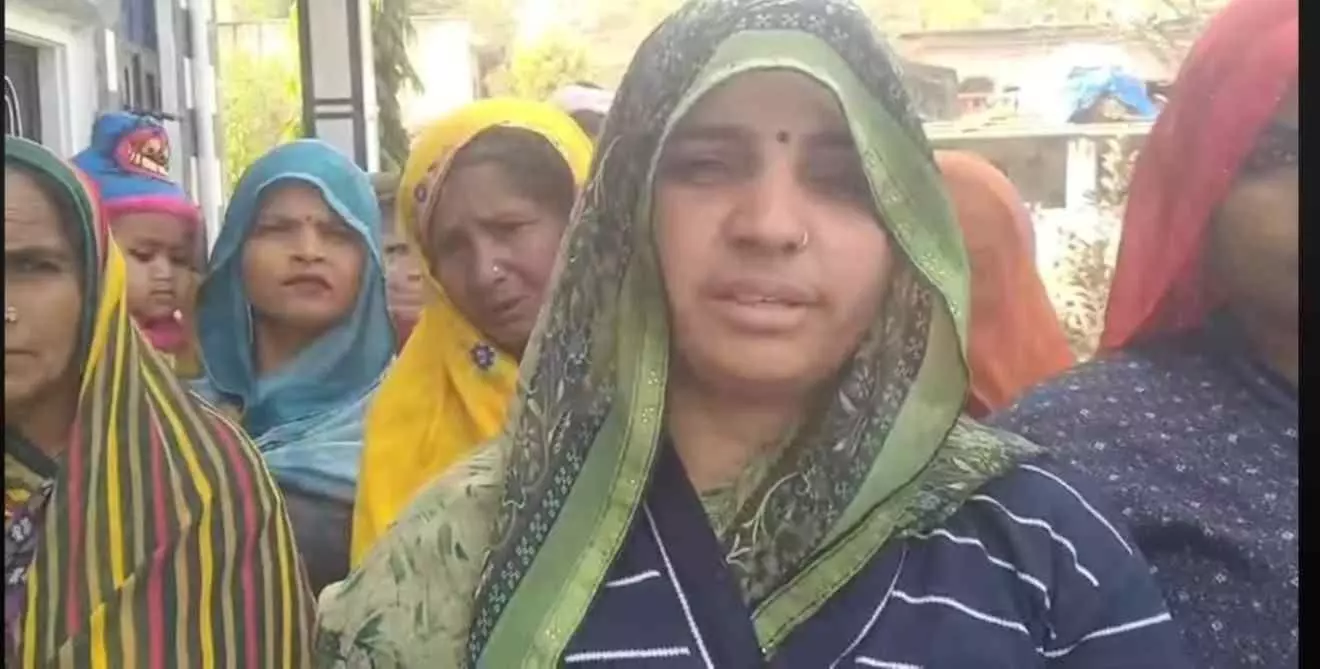 हिण्डौन: साधु वेशधारी ठगों का मायाजाल, पति-बेटे की जान का डर दिखा महिला से ठगे लाखों के जेवर और नगदी हिण्डौन: साधु वेशधारी ठगों का मायाजाल, पति-बेटे की जान का डर दिखा महिला से ठगे लाखों के जेवर और नगदी