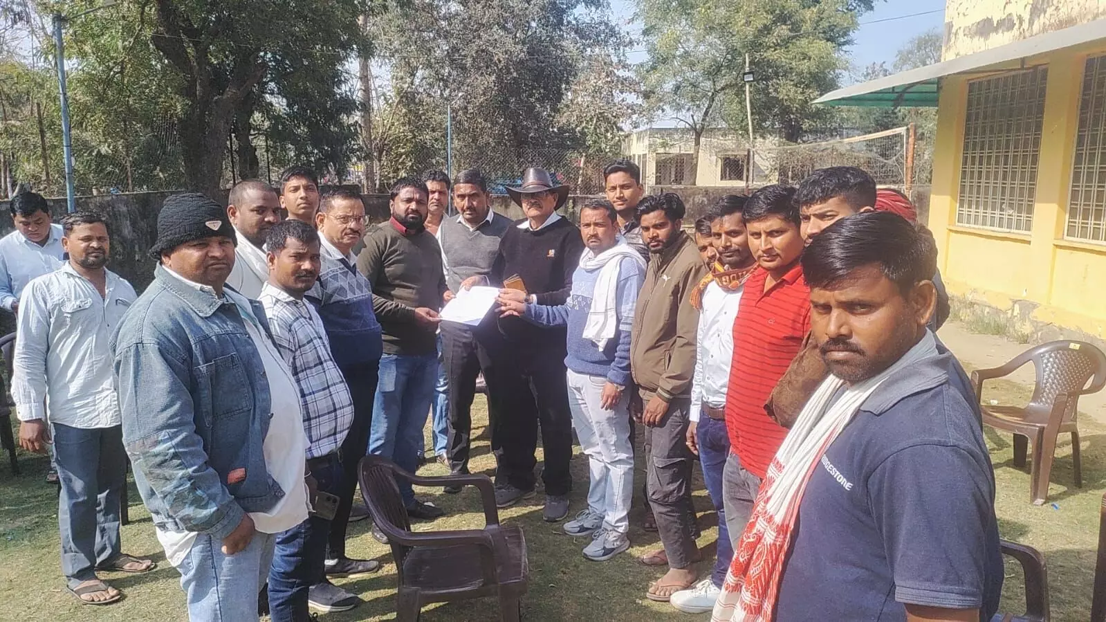 डूंगरपुर में निजी बस संचालकों की ललकार: थमेगी पहियों की रफ्तार? मुख्यमंत्री के नाम जिला कलेक्टर को सौंपा 14 सूत्रीय मांग पत्र डूंगरपुर में निजी बस संचालकों की ललकार: थमेगी पहियों की रफ्तार? मुख्यमंत्री के नाम जिला कलेक्टर को सौंपा 14 सूत्रीय मांग पत्र