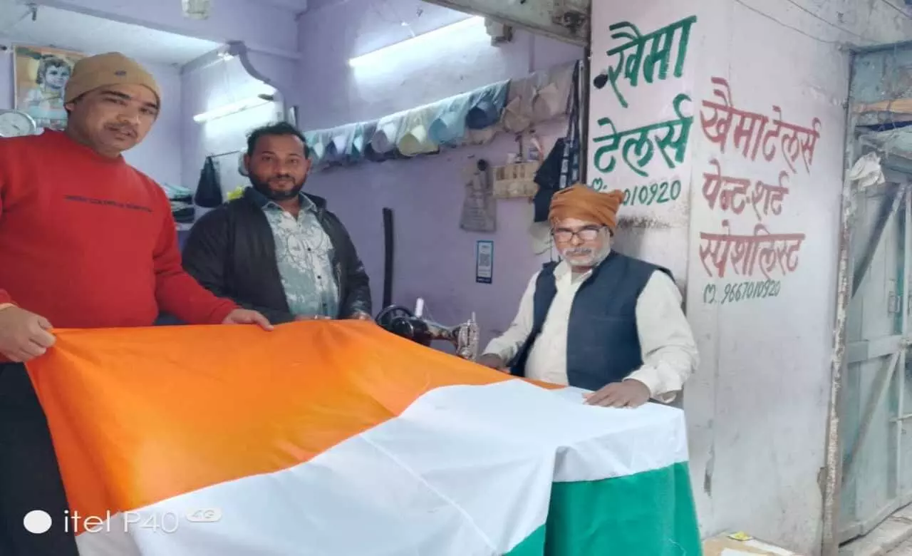 A glimpse of patriotism on the 77th Republic Day in Bhusavar, the 100-meter long Tiranga Yatra was the centre of attraction. A glimpse of patriotism on the 77th Republic Day in Bhusavar, the 100-meter long Tiranga Yatra was the centre of attraction.