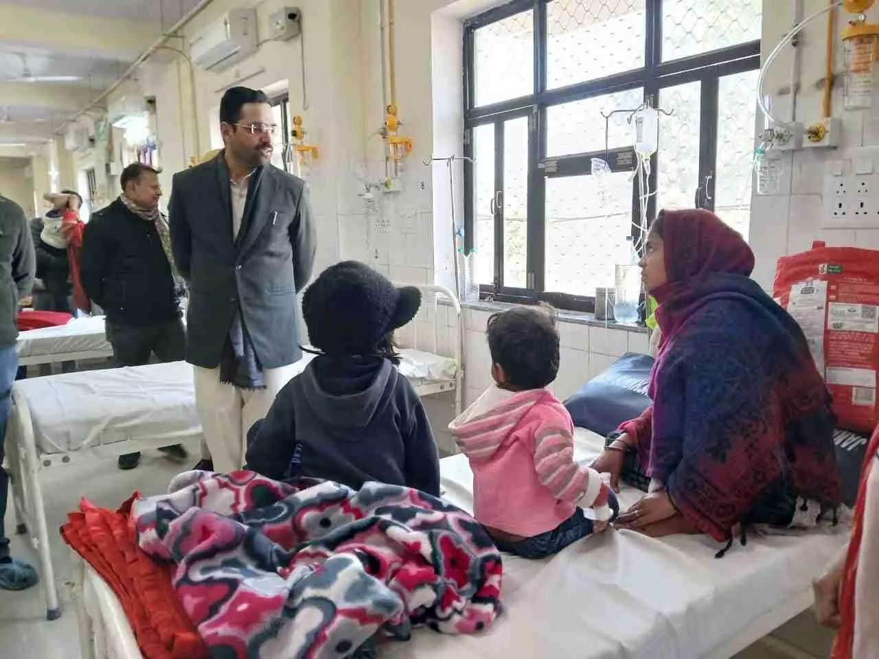 Bharatpur: District Collectors Sunday action at Womens Hospital, surprise inspection Bharatpur: District Collectors Sunday action at Womens Hospital, surprise inspection