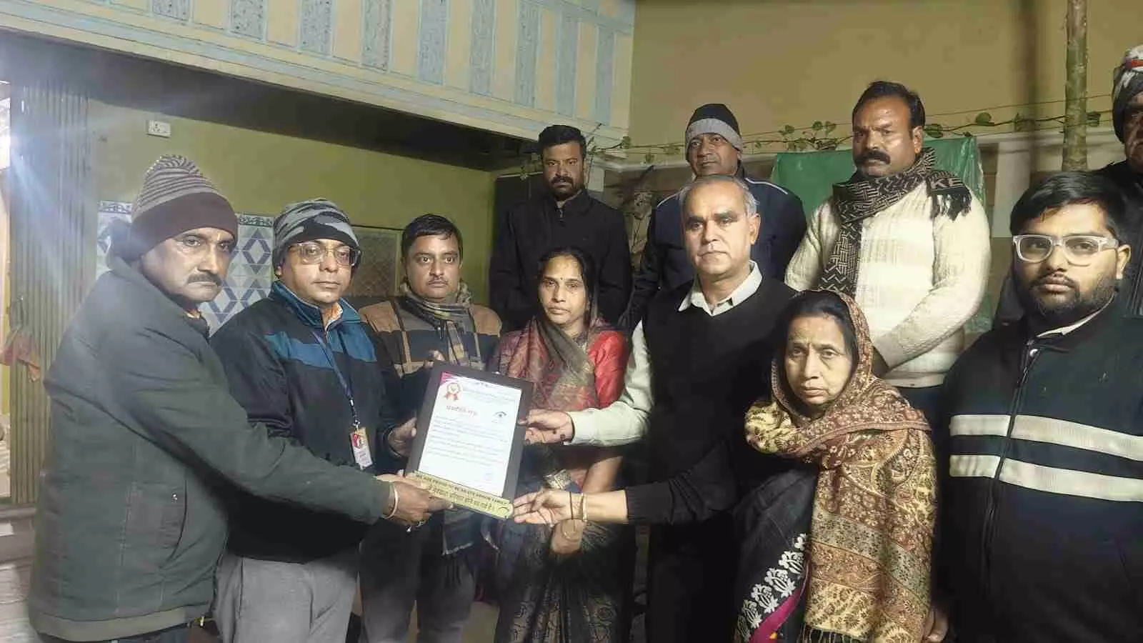 तेज बुखार और कड़ाके की ठंड में कोटा से 130 किमी दूर सुनेल पहुंचकर संपन्न हुआ नेत्रदान, क्षेत्र में बनी परंपरा तेज बुखार और कड़ाके की ठंड में कोटा से 130 किमी दूर सुनेल पहुंचकर संपन्न हुआ नेत्रदान, क्षेत्र में बनी परंपरा