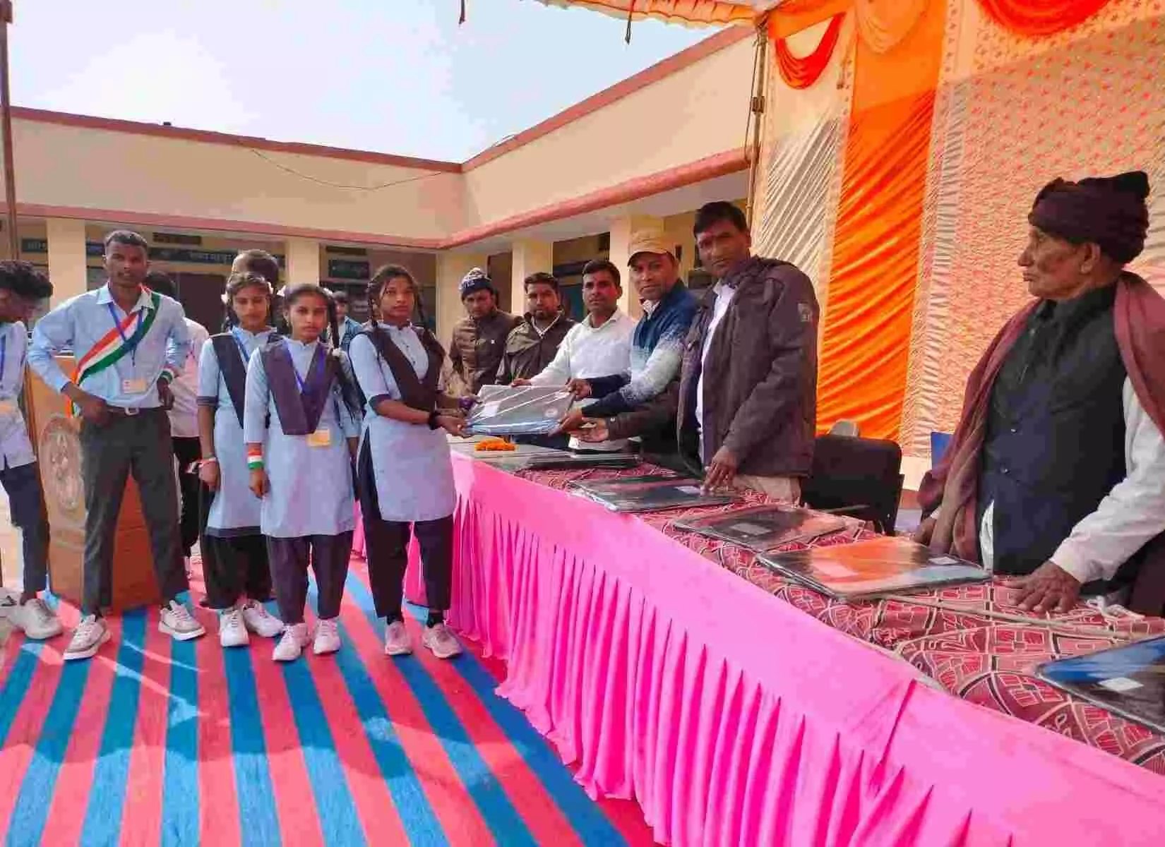 शिक्षा की अलख जगाने वाले नायकों का सम्मान: गणतंत्र दिवस पर सलूम्बर में गूंजी सेवा और समर्पण की अनूठी गाथा