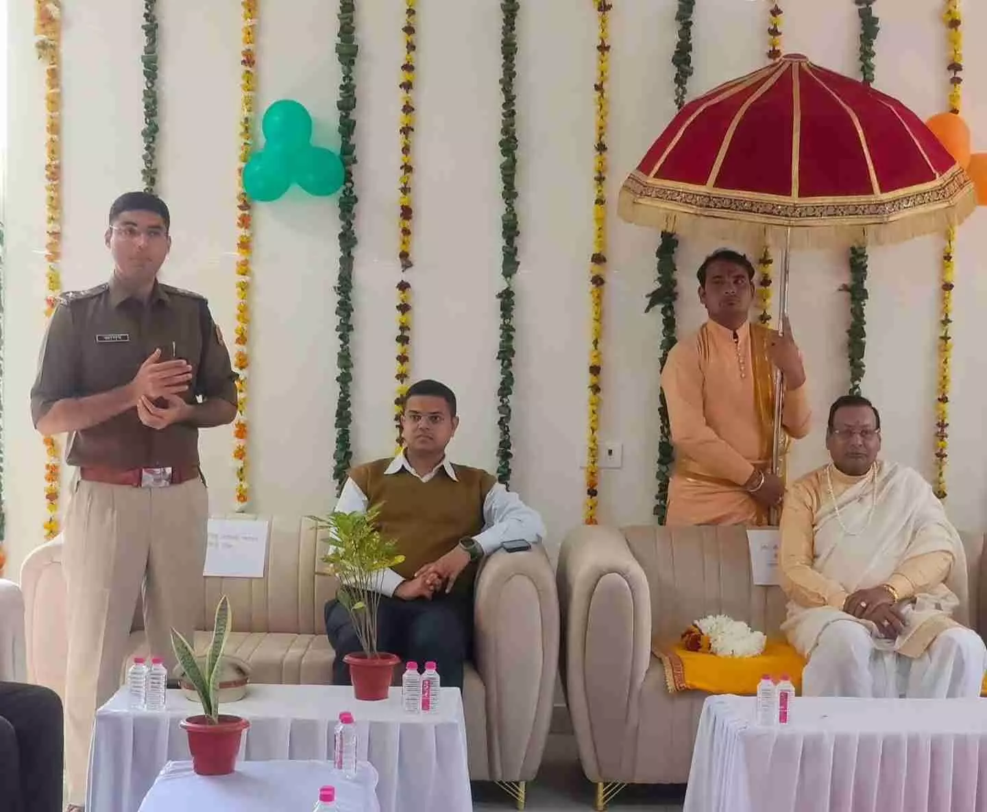 दौसा पुलिस को मिला आधुनिकता का नया आयाम: मेहंदीपुर बालाजी महंत और आईजी राघवेंद्र सुहास ने किया नवनिर्मित एसपी कार्यालय का भव्य उद्घाटन दौसा पुलिस को मिला आधुनिकता का नया आयाम: मेहंदीपुर बालाजी महंत और आईजी राघवेंद्र सुहास ने किया नवनिर्मित एसपी कार्यालय का भव्य उद्घाटन