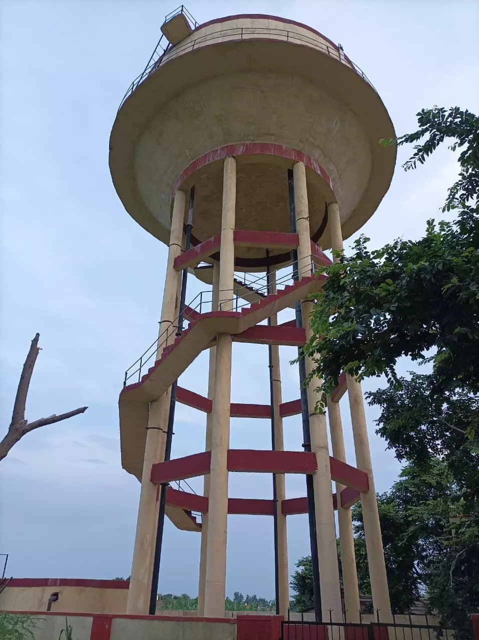 बल्लभगढ़ में बूंद-बूंद पानी को तरसे ग्रामीण: 8 दिनों से ठप जलापूर्ति के खिलाफ फूटा जनआक्रोश, खाली बर्तन लेकर सड़क पर उतरे लोग बल्लभगढ़ में बूंद-बूंद पानी को तरसे ग्रामीण: 8 दिनों से ठप जलापूर्ति के खिलाफ फूटा जनआक्रोश, खाली बर्तन लेकर सड़क पर उतरे लोग