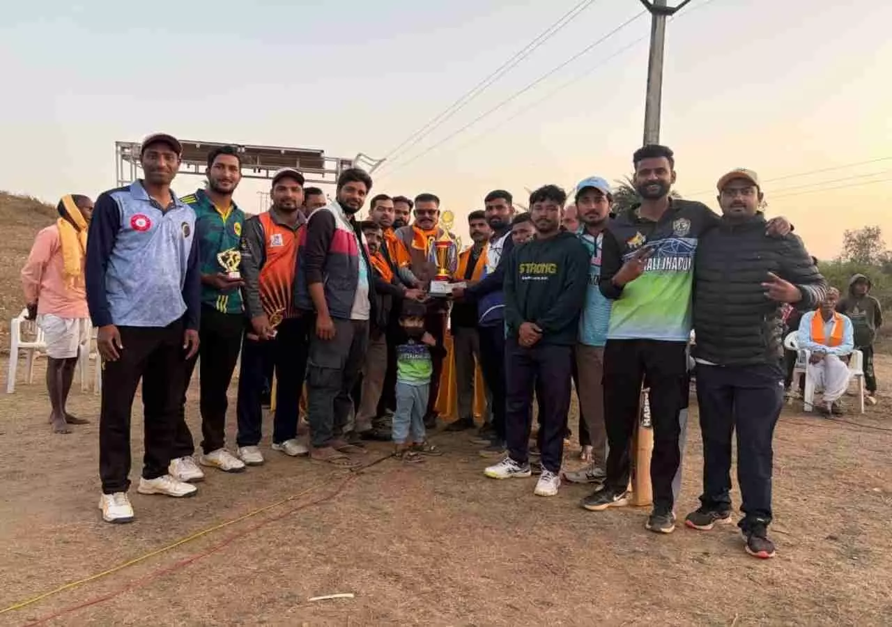 हाथीकार्ड प्रीमियर लीग का भव्य समापन, महाकाली टीम ने शानदार जीत के साथ खिताब किया अपने नाम हाथीकार्ड प्रीमियर लीग का भव्य समापन, महाकाली टीम ने शानदार जीत के साथ खिताब किया अपने नाम