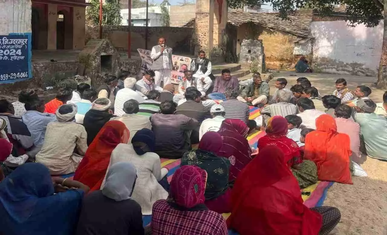 मनरेगा बचाओ संग्राम: झाड़ोल ब्लॉक में कांग्रेस का जोरदार आंदोलन, केंद्र सरकार के फैसले के खिलाफ एकजुट हुआ ग्रामीण राजस्थान मनरेगा बचाओ संग्राम: झाड़ोल ब्लॉक में कांग्रेस का जोरदार आंदोलन, केंद्र सरकार के फैसले के खिलाफ एकजुट हुआ ग्रामीण राजस्थान
