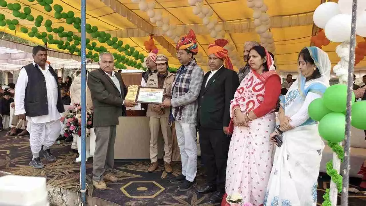 छापरा स्कूल में उपखंड स्तरीय गणतंत्र दिवस समारोह हर्षोल्लास के साथ संपन्न छापरा स्कूल में उपखंड स्तरीय गणतंत्र दिवस समारोह हर्षोल्लास के साथ संपन्न