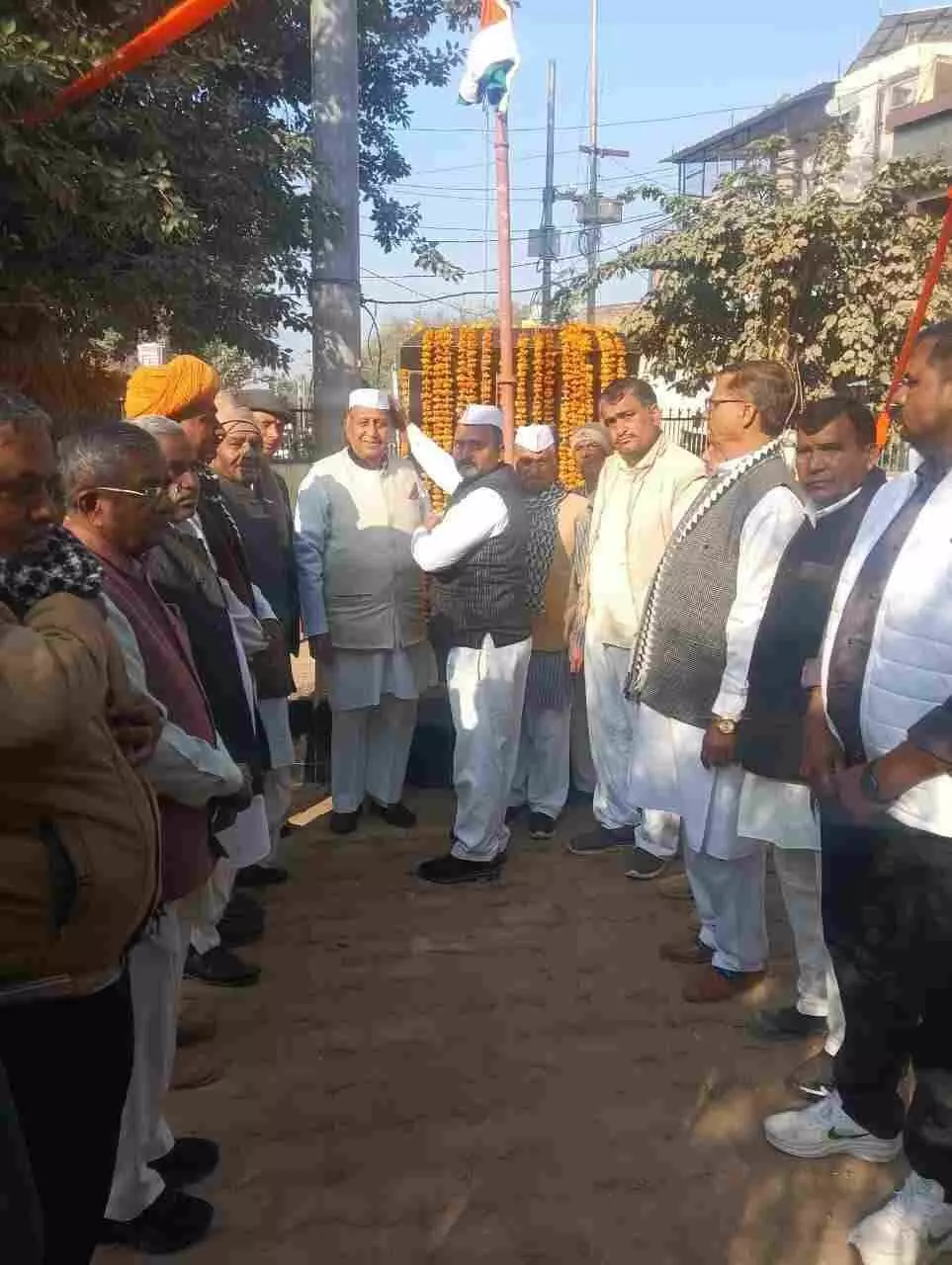 डीग में 77वें गणतंत्र दिवस पर कांग्रेस ने धूमधाम से मनाया राष्ट्रीय पर्व, राजीव सिंह चौधरी ने फहराया तिरंगा डीग में 77वें गणतंत्र दिवस पर कांग्रेस ने धूमधाम से मनाया राष्ट्रीय पर्व, राजीव सिंह चौधरी ने फहराया तिरंगा