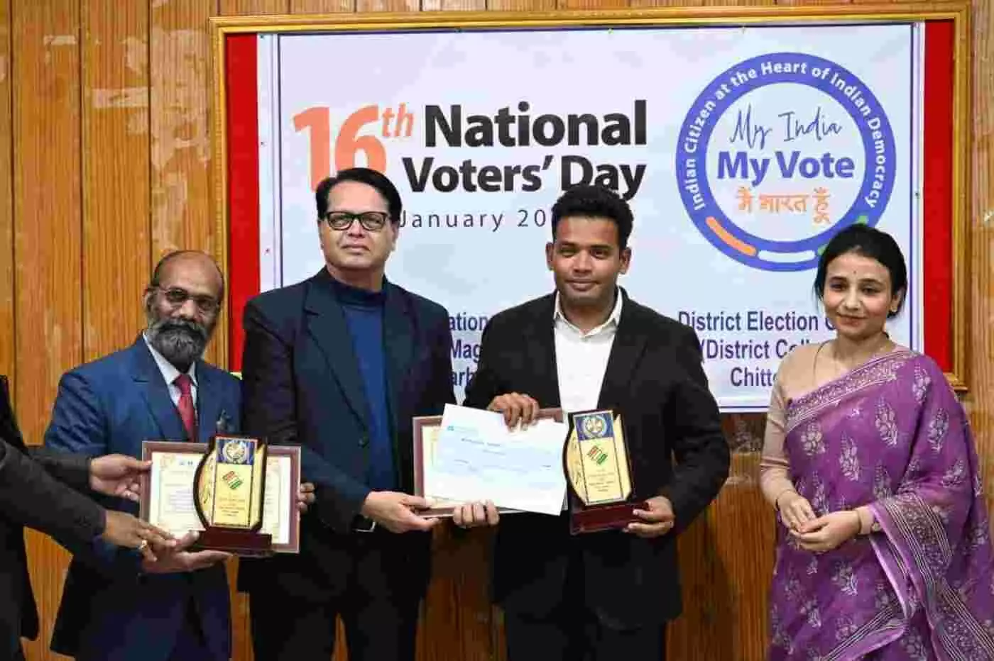 चित्तौड़गढ़ में गूंजा लोकतंत्र का उद्घोष: मेरा भारत-मेरा वोट के संकल्प के साथ उत्कृष्ट कार्मिकों का हुआ सम्मान