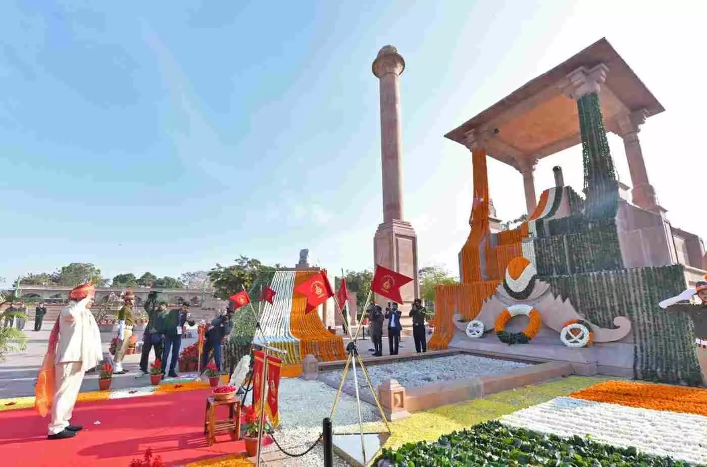 जयपुर में गूंजा राष्ट्रगान: मुख्यमंत्री निवास पर सीएम भजनलाल शर्मा ने फहराया तिरंगा, शौर्य और संकल्प के साथ मनाया 77वां गणतंत्र दिवस