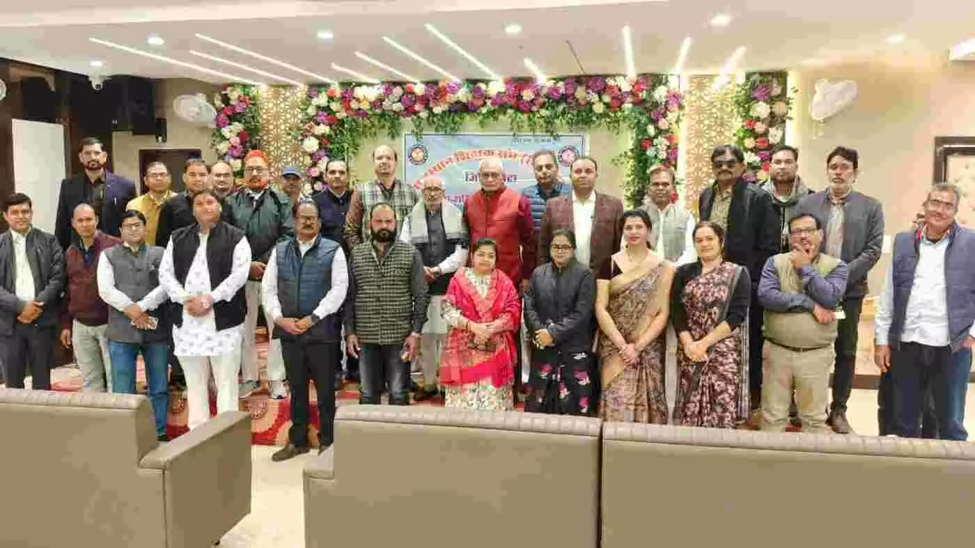 बोर्ड परीक्षाओं के बीच तबादलों का बवंडर: शिक्षा मंत्री के गढ़ में गर्जेंगे शिक्षक, सियाराम संघ ने फूंका आंदोलन का शंखनाद बोर्ड परीक्षाओं के बीच तबादलों का बवंडर: शिक्षा मंत्री के गढ़ में गर्जेंगे शिक्षक, सियाराम संघ ने फूंका आंदोलन का शंखनाद