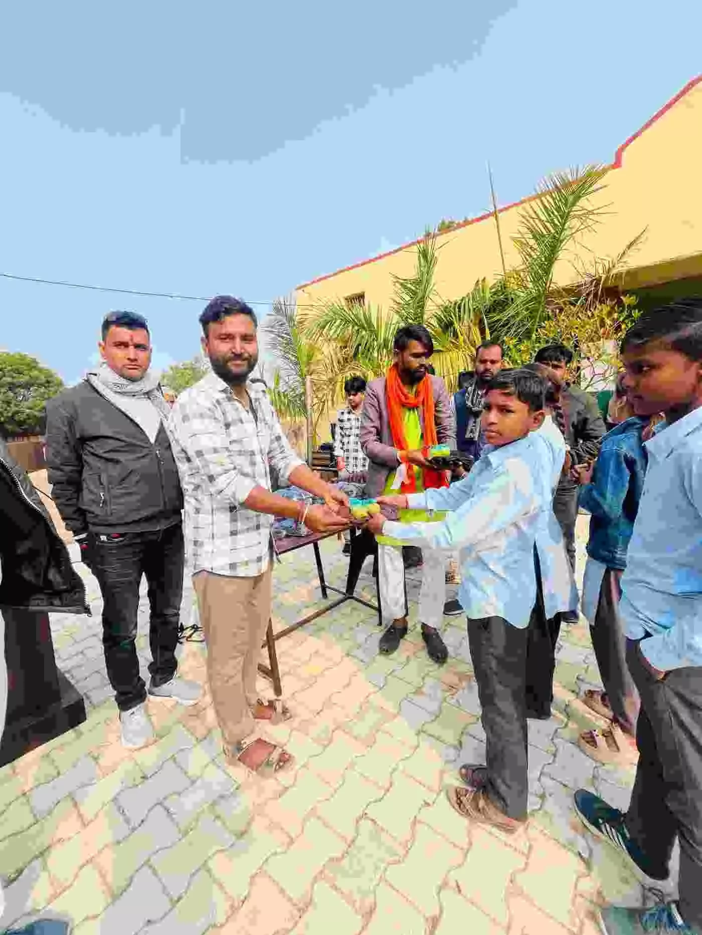 इंदरगढ़ में सेवा की अनूठी मिसाल: गणतंत्र दिवस पर 125 मासूमों को मिली ऊनी कपड़ों की गर्माहट, खिले चेहरे इंदरगढ़ में सेवा की अनूठी मिसाल: गणतंत्र दिवस पर 125 मासूमों को मिली ऊनी कपड़ों की गर्माहट, खिले चेहरे