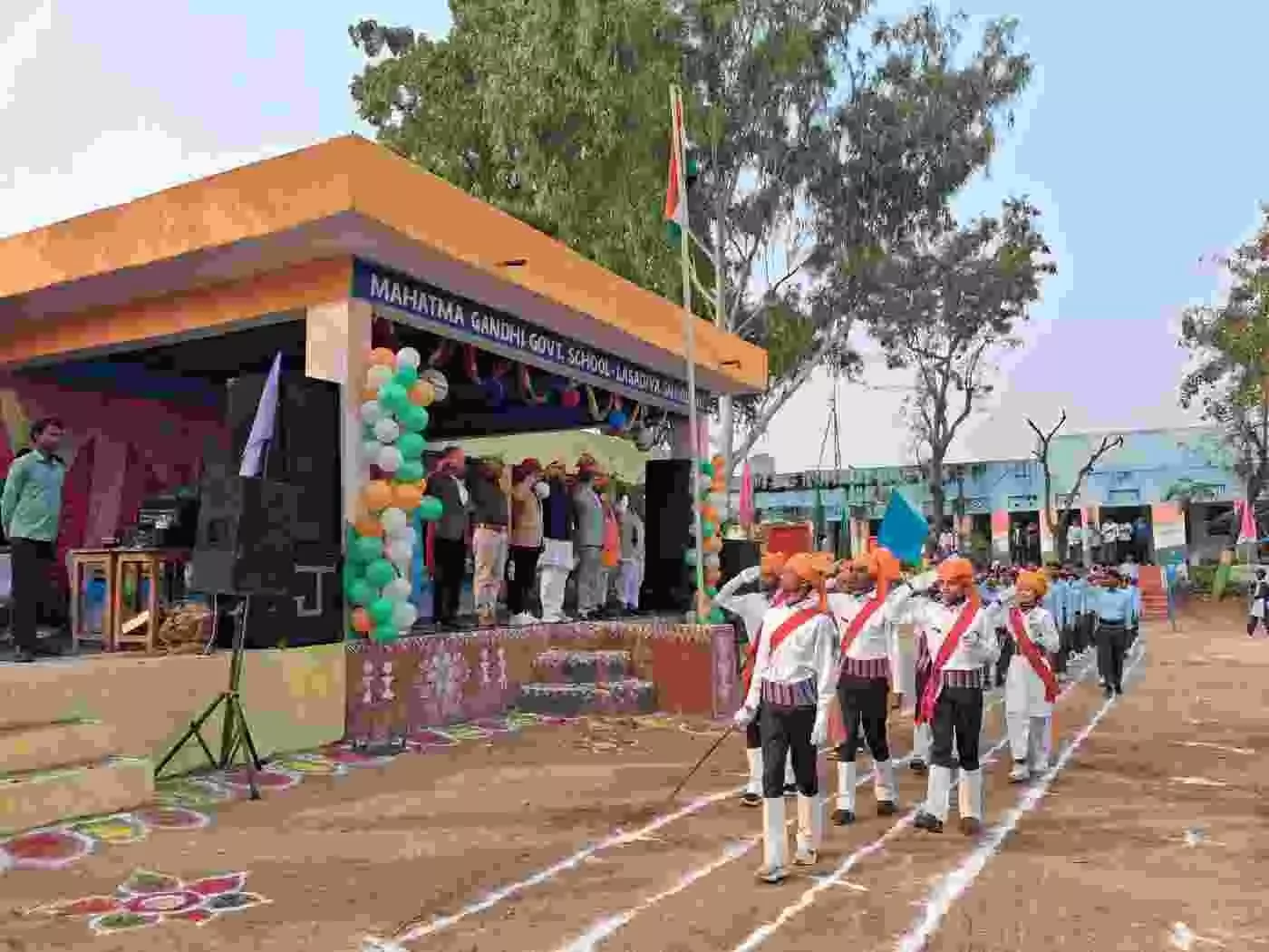 सलूम्बर के लसाडिया में गणतंत्र दिवस की धूम: तिरंगे की आन-बान और शान के साथ गूंजा जय हिंद का उद्घोष सलूम्बर के लसाडिया में गणतंत्र दिवस की धूम: तिरंगे की आन-बान और शान के साथ गूंजा जय हिंद का उद्घोष