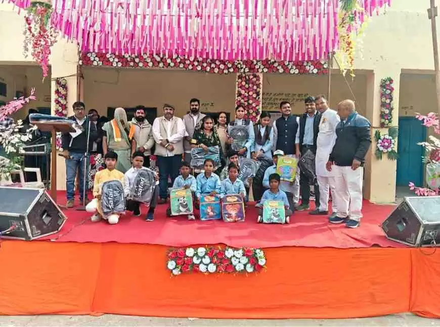 मावली में स्व. तेजस्वी जाट की जयंती पर उमड़ा भामाशाहों का सैलाब: 500 बच्चों को मिले स्कूल बैग, विद्यालय विकास के लिए खुले दान के द्वार