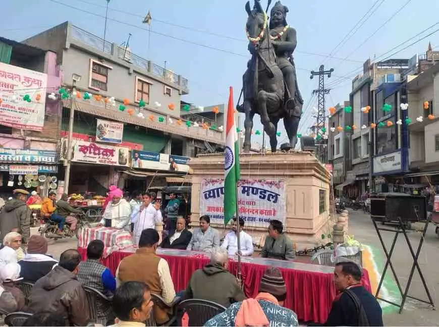 बारां: मुख्य बाजार में गणतंत्र दिवस पर उमड़ा देशभक्ति का ज्वार, तिरंगा रैली के साथ व्यापारियों ने पेश की एकता की मिसाल