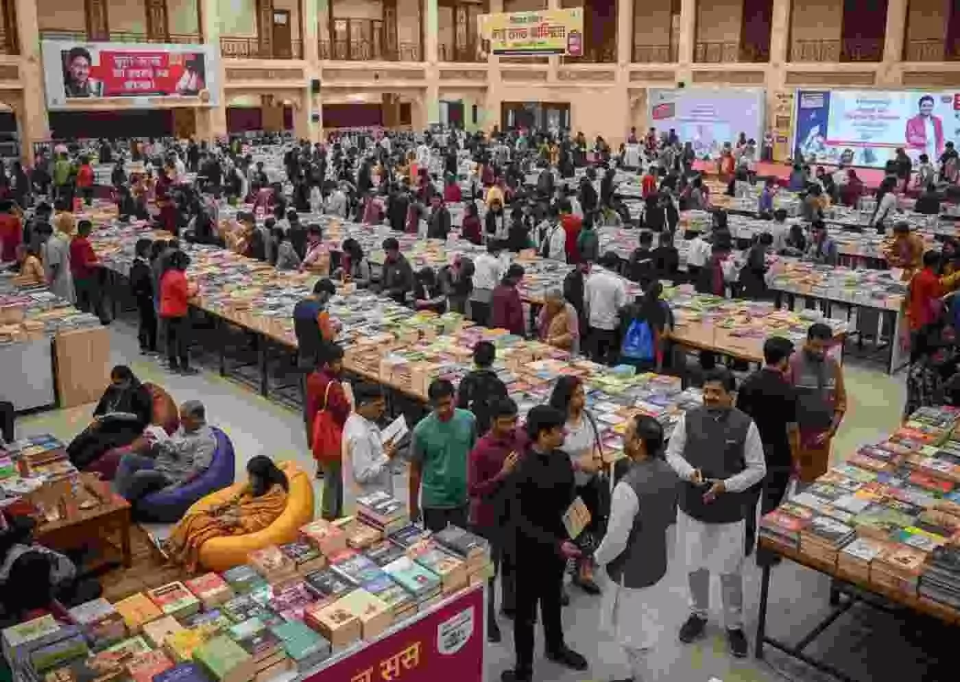 जयपुर में साहित्य का महाकुंभ: किताब लवर्स के न्यू बुक कार्निवल में उमड़ेगा 10 लाख किताबों का सैलाब जयपुर में साहित्य का महाकुंभ: किताब लवर्स के न्यू बुक कार्निवल में उमड़ेगा 10 लाख किताबों का सैलाब