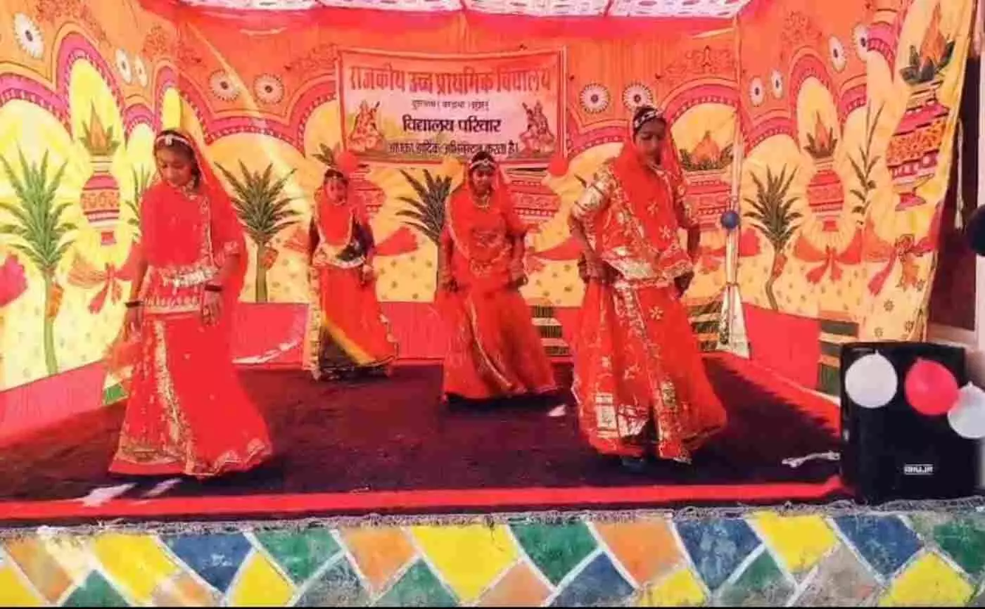 दुलचास के सरकारी स्कूल में देशभक्ति का सैलाब: भामाशाहों ने डिजिटल शिक्षा के लिए खोला खजाना दुलचास के सरकारी स्कूल में देशभक्ति का सैलाब: भामाशाहों ने डिजिटल शिक्षा के लिए खोला खजाना