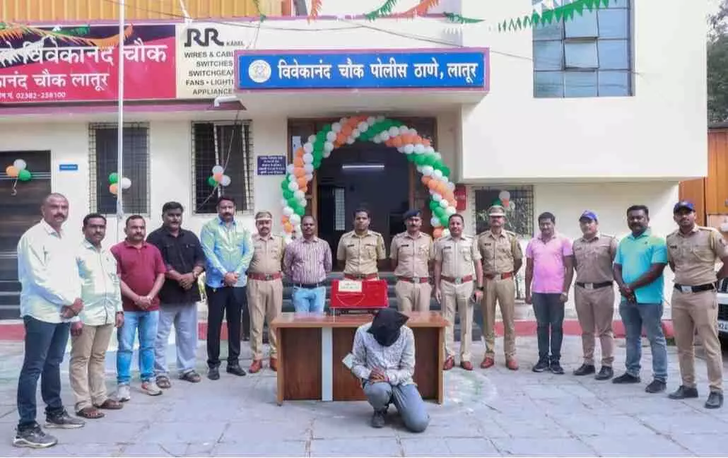 मोटरसाइकिल को कट मारकर लूटपाट करने वाले गिरोह का पर्दाफाश मोटरसाइकिल को कट मारकर लूटपाट करने वाले गिरोह का पर्दाफाश